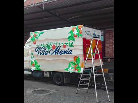 Camion pintado en Barcelona [ arteextra]