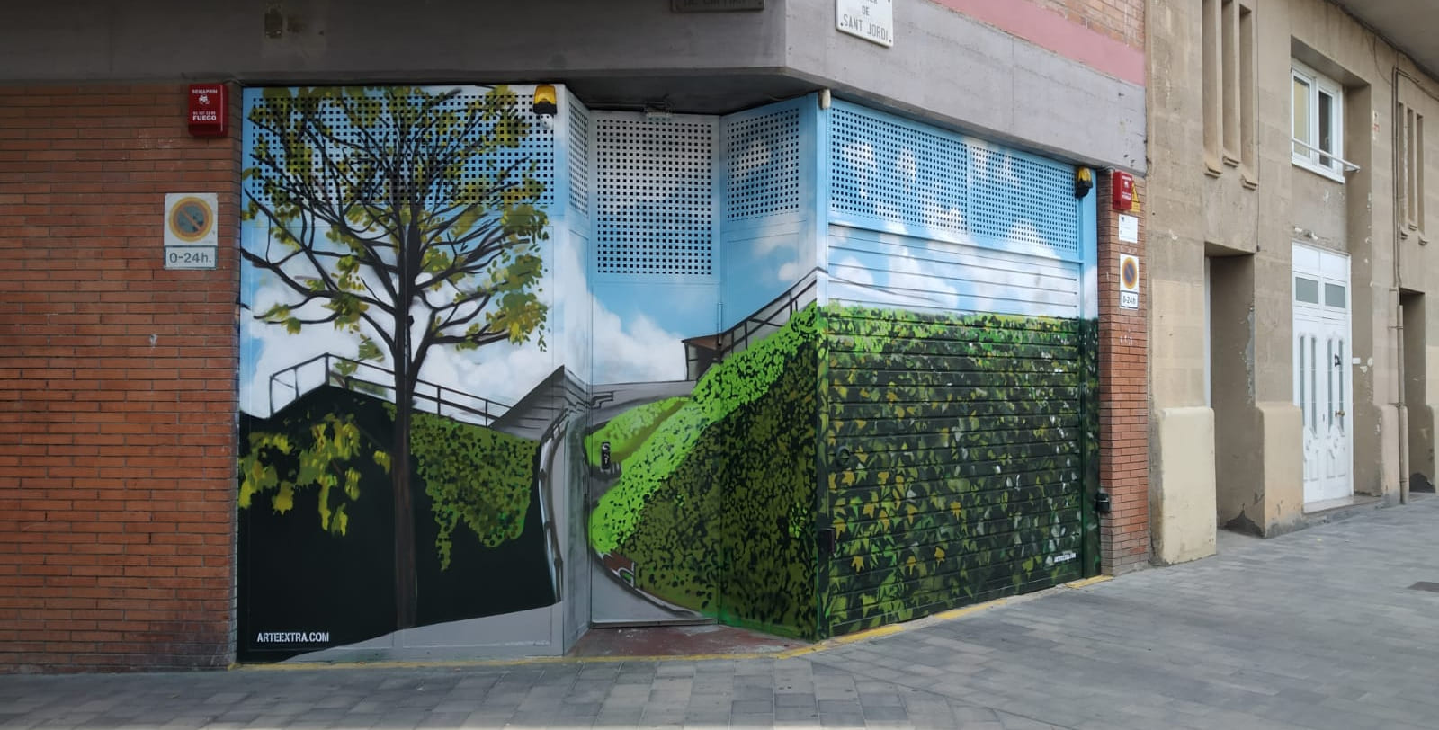 DE Decoración graffiti profesional parking Naturaleza Barcelona ARTEEXTRA 2021