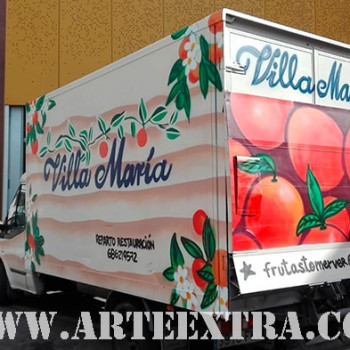 Decoración personalizada camión Villa Maria en Zona Franca Barcelona por ARTEEXTRA
