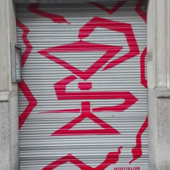 Decoración persiana graffiti en Barcelona