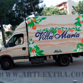 Decoración personalizada camión Villa Maria en Sant Martí Barcelona por ARTEEXTRA