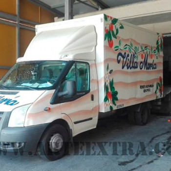Decoración personalizada camión Villa María en Zona Franca Barcelona