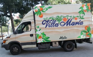 Decoración personalizada camión Villa María Barcelona - ArteExtra
