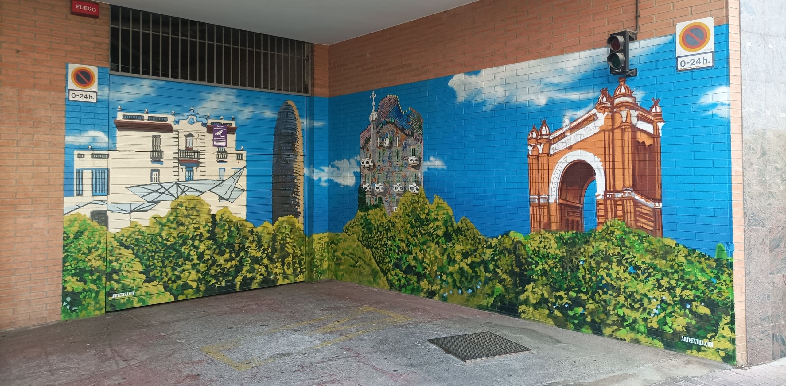 FO DE Entrada parking decorada graffiti profesional en Barcelona