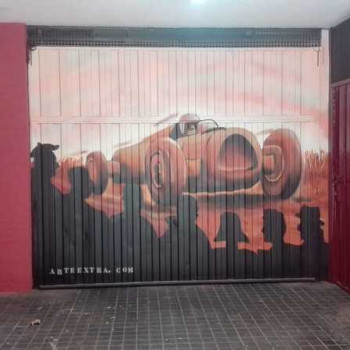 Decoracion con coche retro y skyline Barcelona en graffiti por Arte Extra
