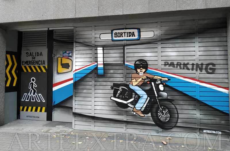 Decoración profesional graffiti en parking motos y coches de Barcelona - ArteExtra