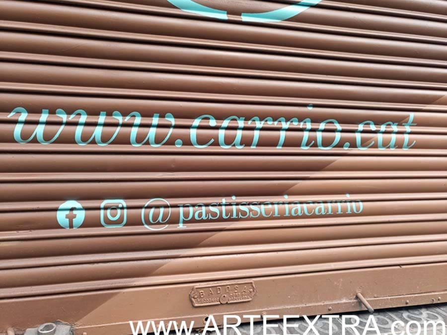 Pastisseria Carrio Barcelona - Persiana tienda decorada pintura graffiti - ARTEEXTRA 2022 - 2