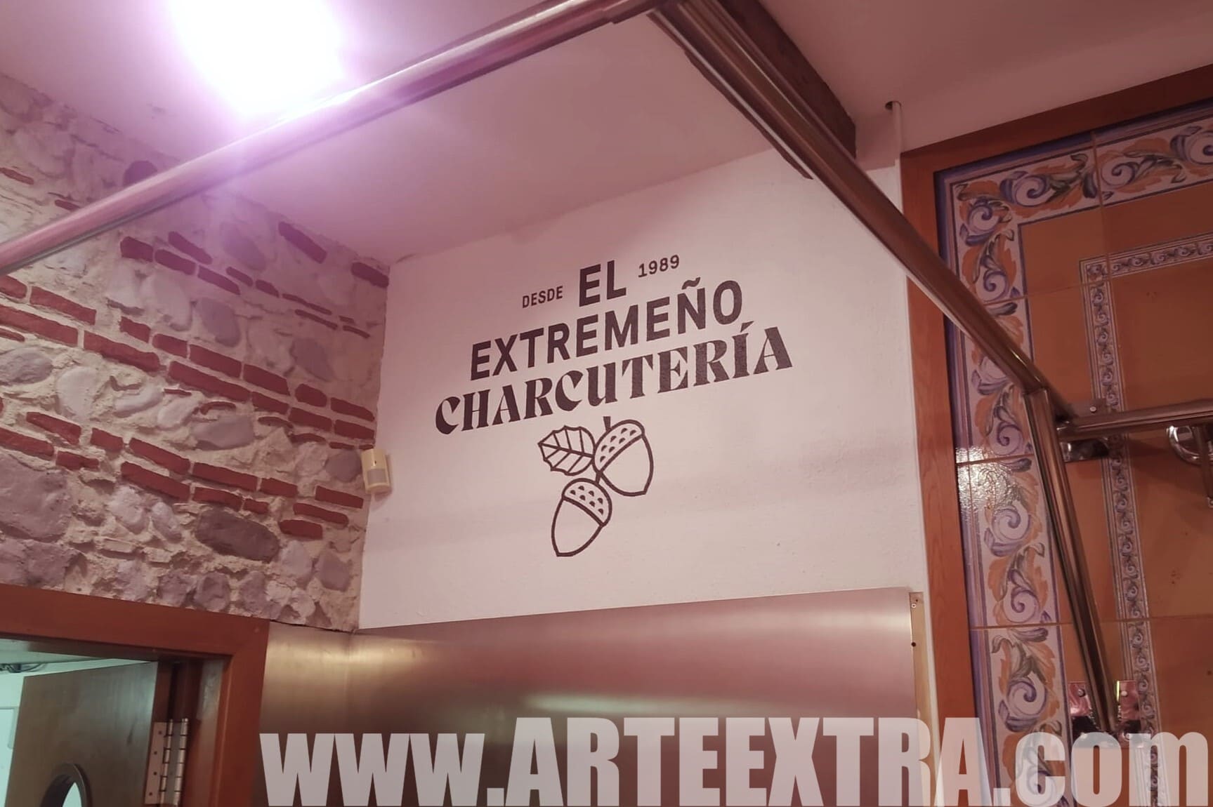 Rotulación profesional cartel charcutería graffiti en Barcelona