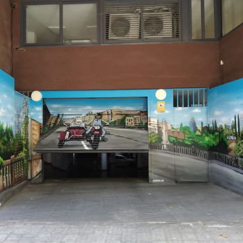 Sidecar pintado en graffiti en puerta parking comunidad en Barcelona por Arte Extra 3