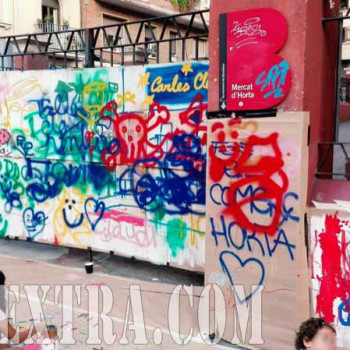 Taller graffiti street art en Mercat Horta Barcelona - Puerta mercado - ArteExtra 2017