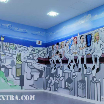 Panorámica graffiti mural interior clínica Murua Universal en Barcelona - ArteExtra