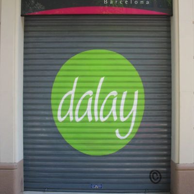 ▷ Persianas decoradas de tiendas Equipamiento Personal VIDAL AYMERICH · Sant Andreu